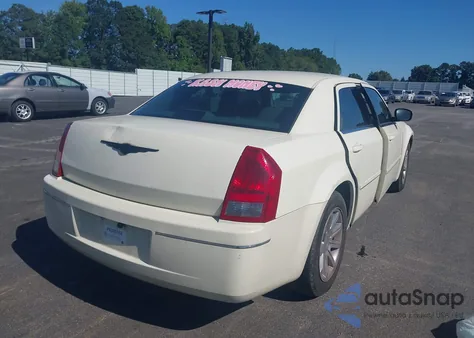 2005 Chrysler 300 Touring z USA, uszkodzony, nr VIN 2C3JA53GX5H131452